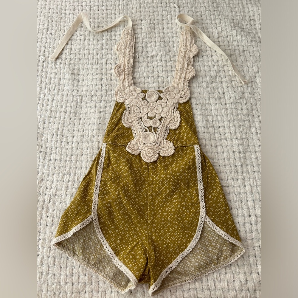 Brass Razoo romper with ivory passementarie  bib and ties. Pea green 2T Gorgeous